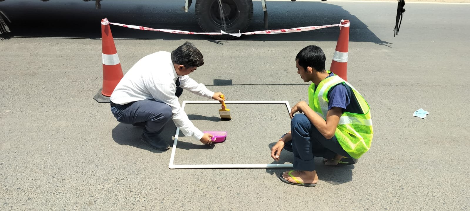 Sampling in progress on an arterial road with the field team and client representatives